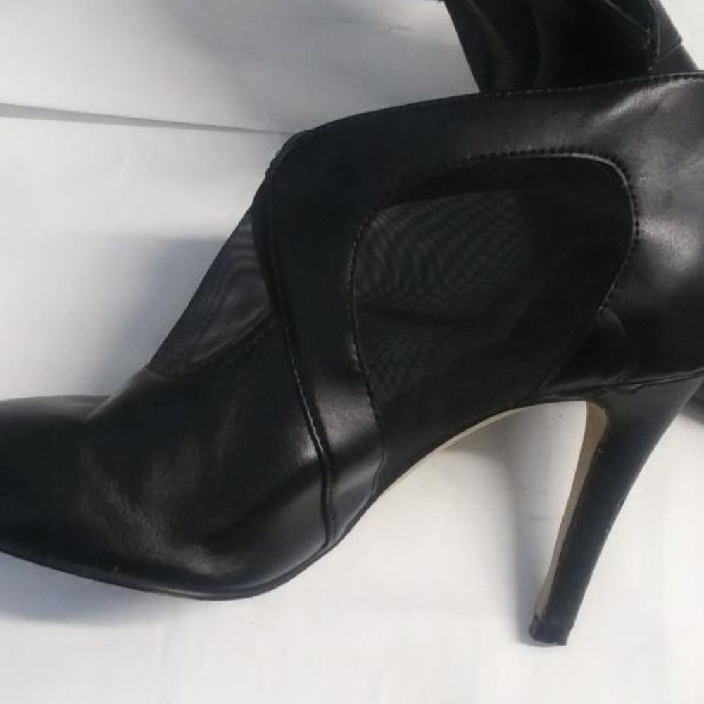 SCREENED LEATHER PUMPS
